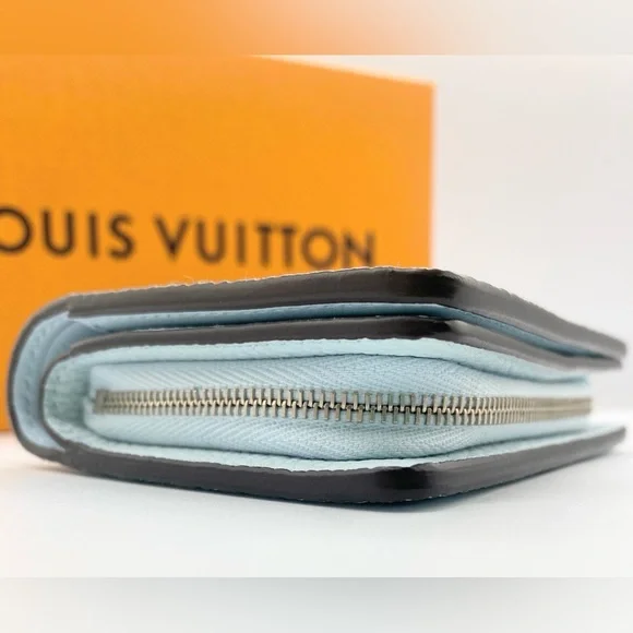 Louis Vuitton Mahina Portefeuille Cléa M82330 Wallet - Picture 7 of 16